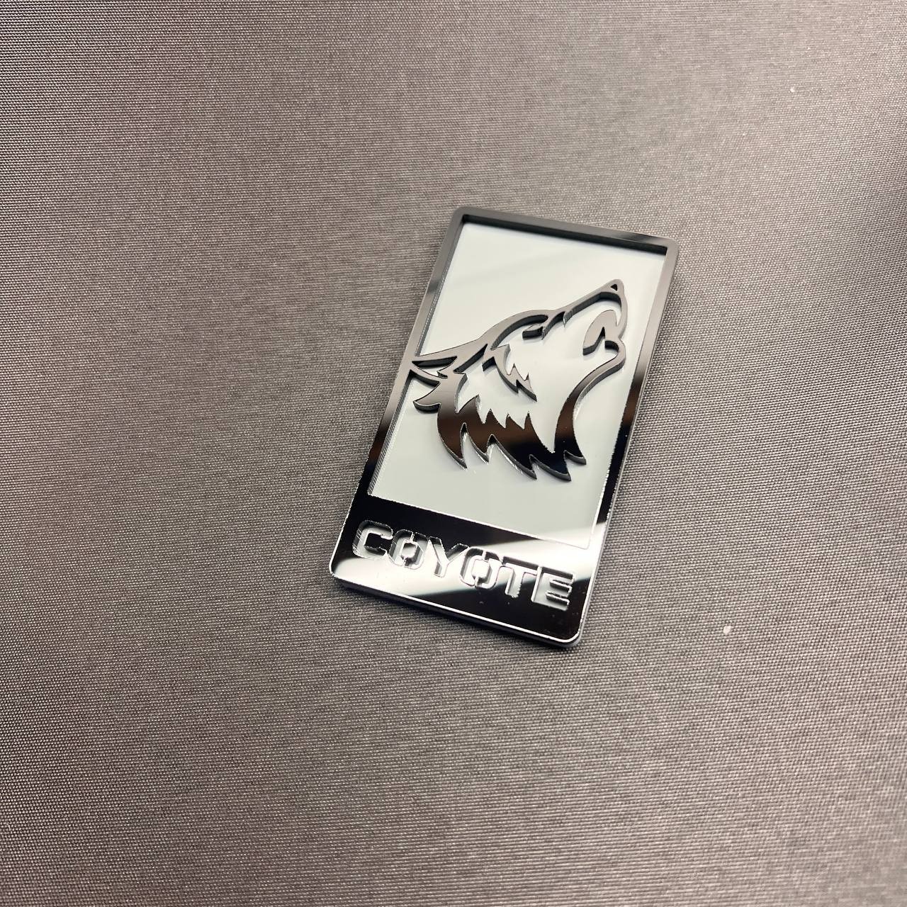 Coyote WHITE – BLACK Car Badge Emblem Grill – Trunk Aggressive Racing Tailgate