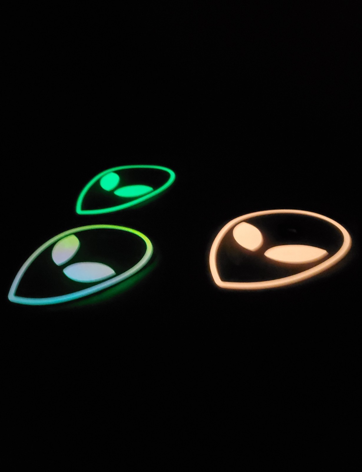 Glow In The Dark Vinyl Decals Alien Head Outline Medium Size Lit Studios New