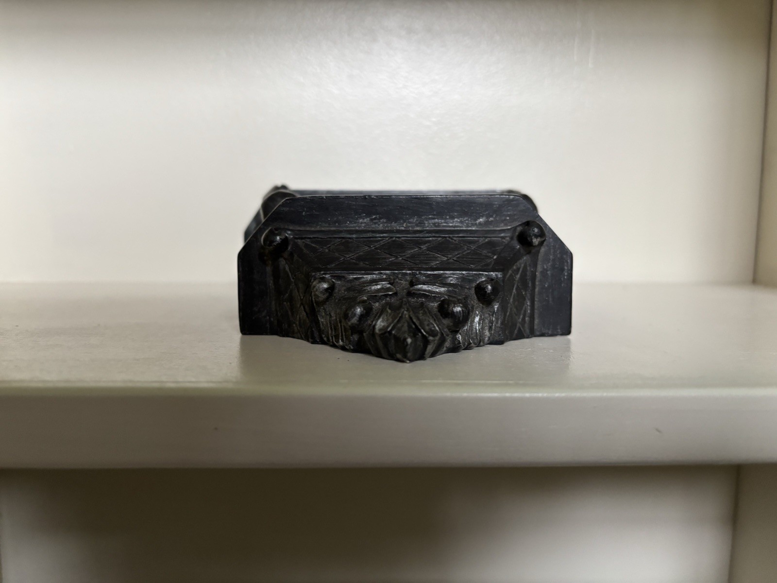 House Decoration|Black Stone Border With Mini Mural|Perfect For Your House