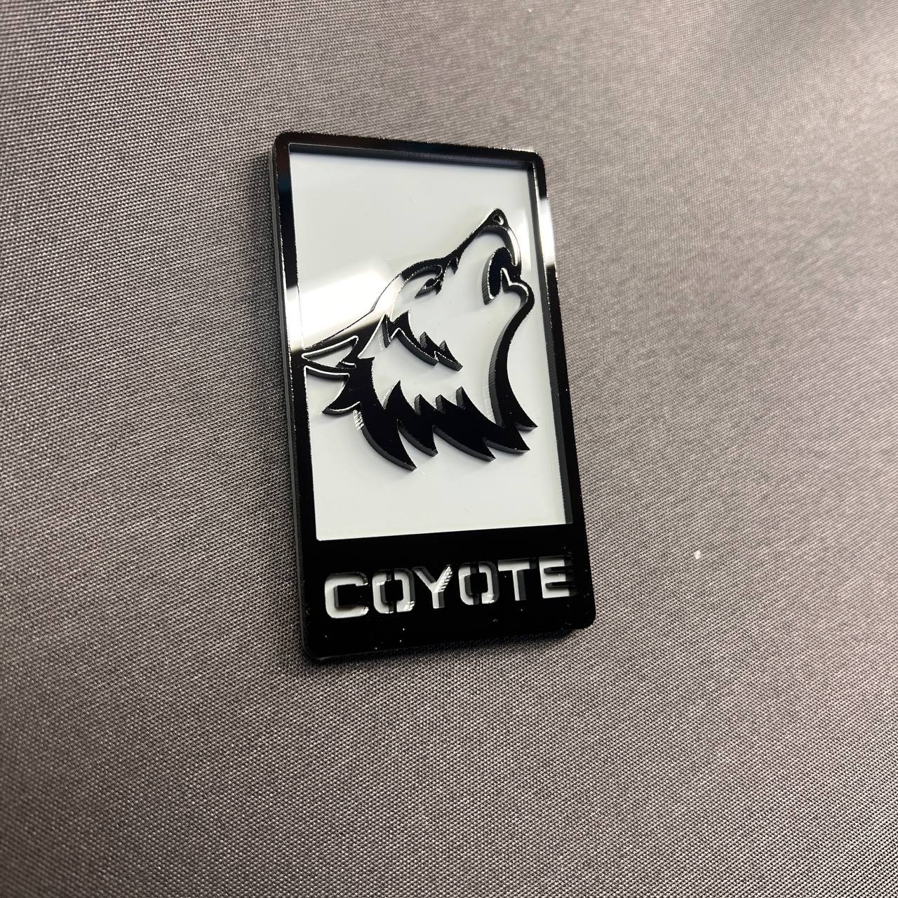 Coyote WHITE – BLACK Car Badge Emblem Grill – Trunk Aggressive Racing Tailgate