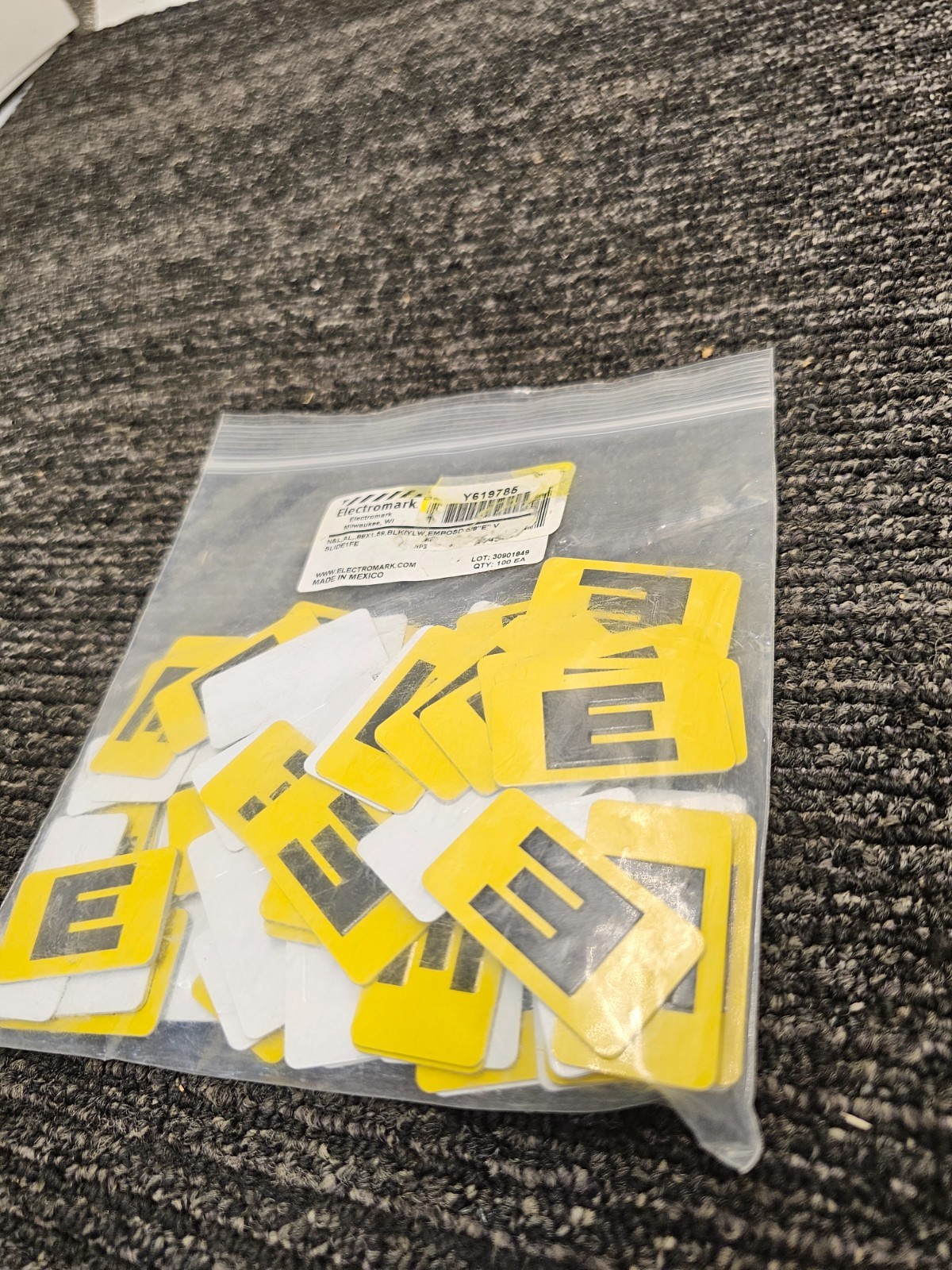 (QTY 100) ELECTROMARK Y619785 Black on Yellow Embossed 5/8 LETTER E