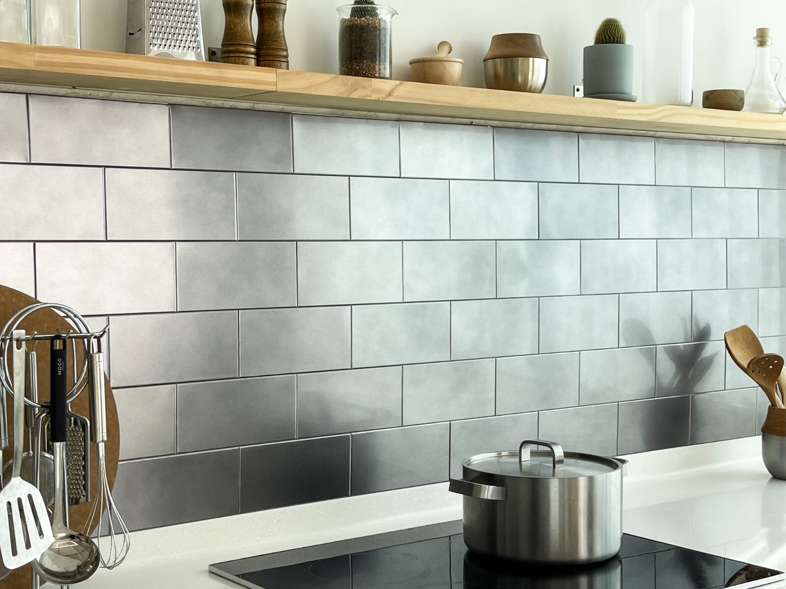 Peel & Stick Metal Tile kitchen backsplash 3.93"x7.87"(100MM x 200MM)