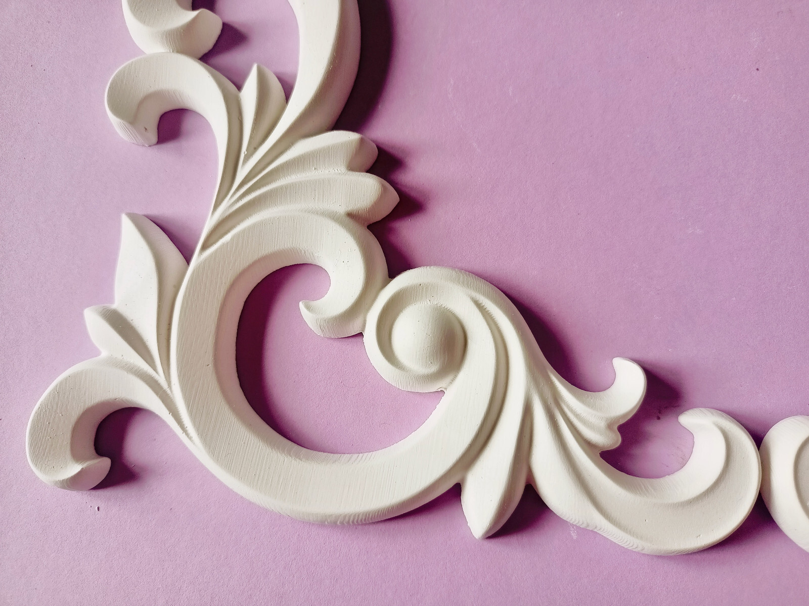 Gypsum Decorative Ornament 'Pride' In White Gold Silver Etc. Relief Decoration