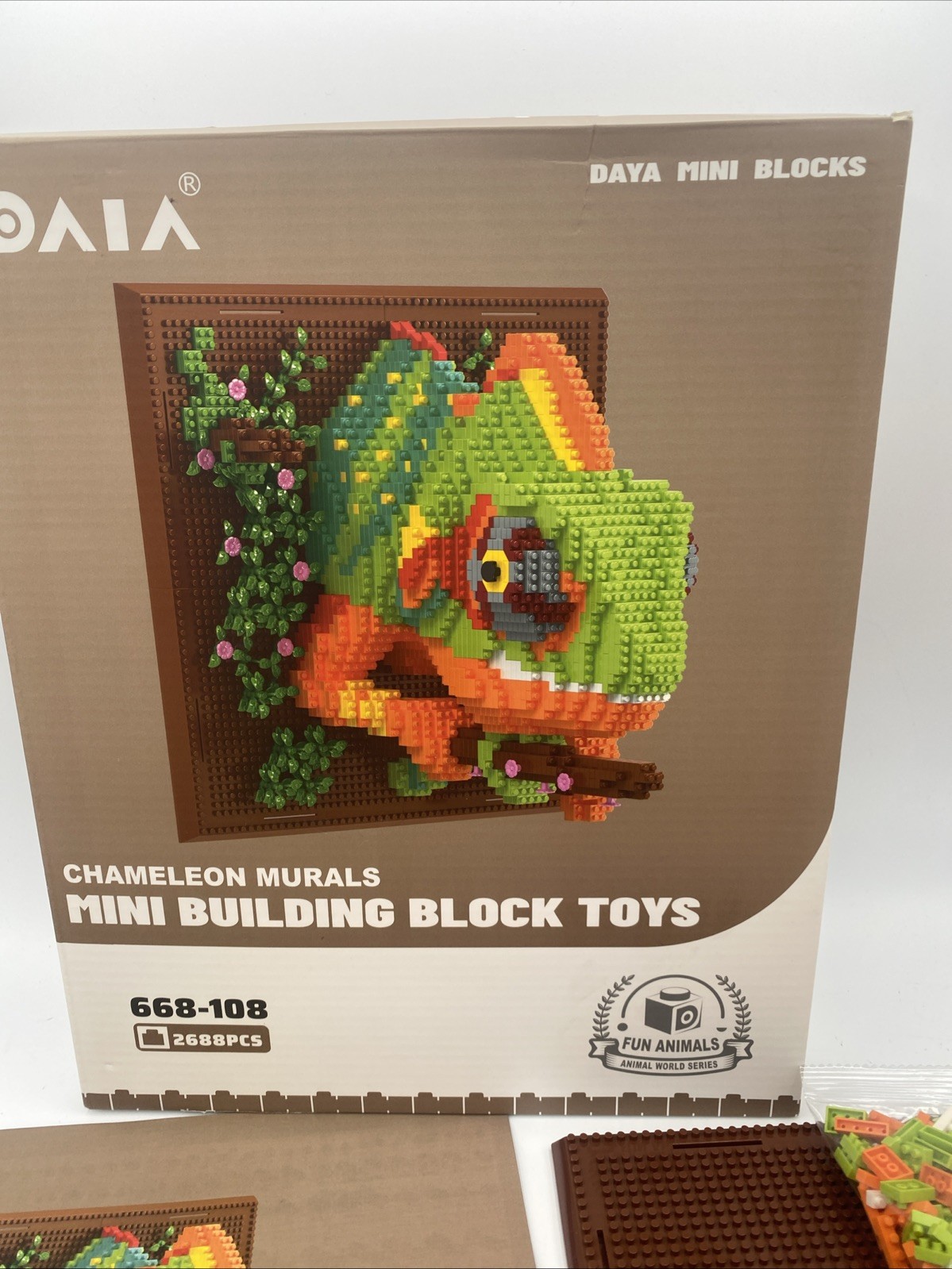 Days Wall Art Chameleon Building Set Mini Building Blocks 668-108 Open Box