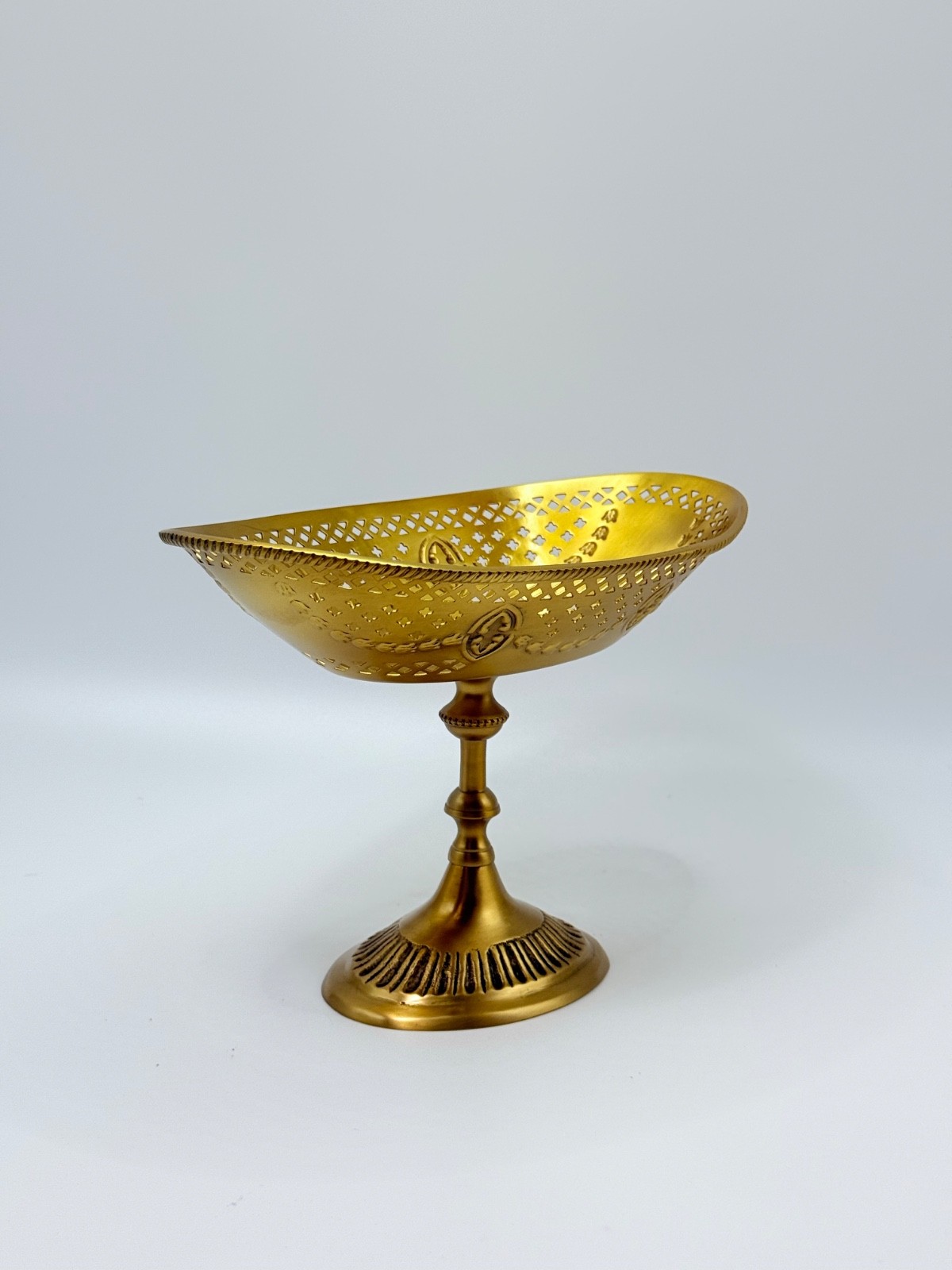 Elegant Copper Pedestal Bowl – Candy, Fruit, or Decorative Dish ✨