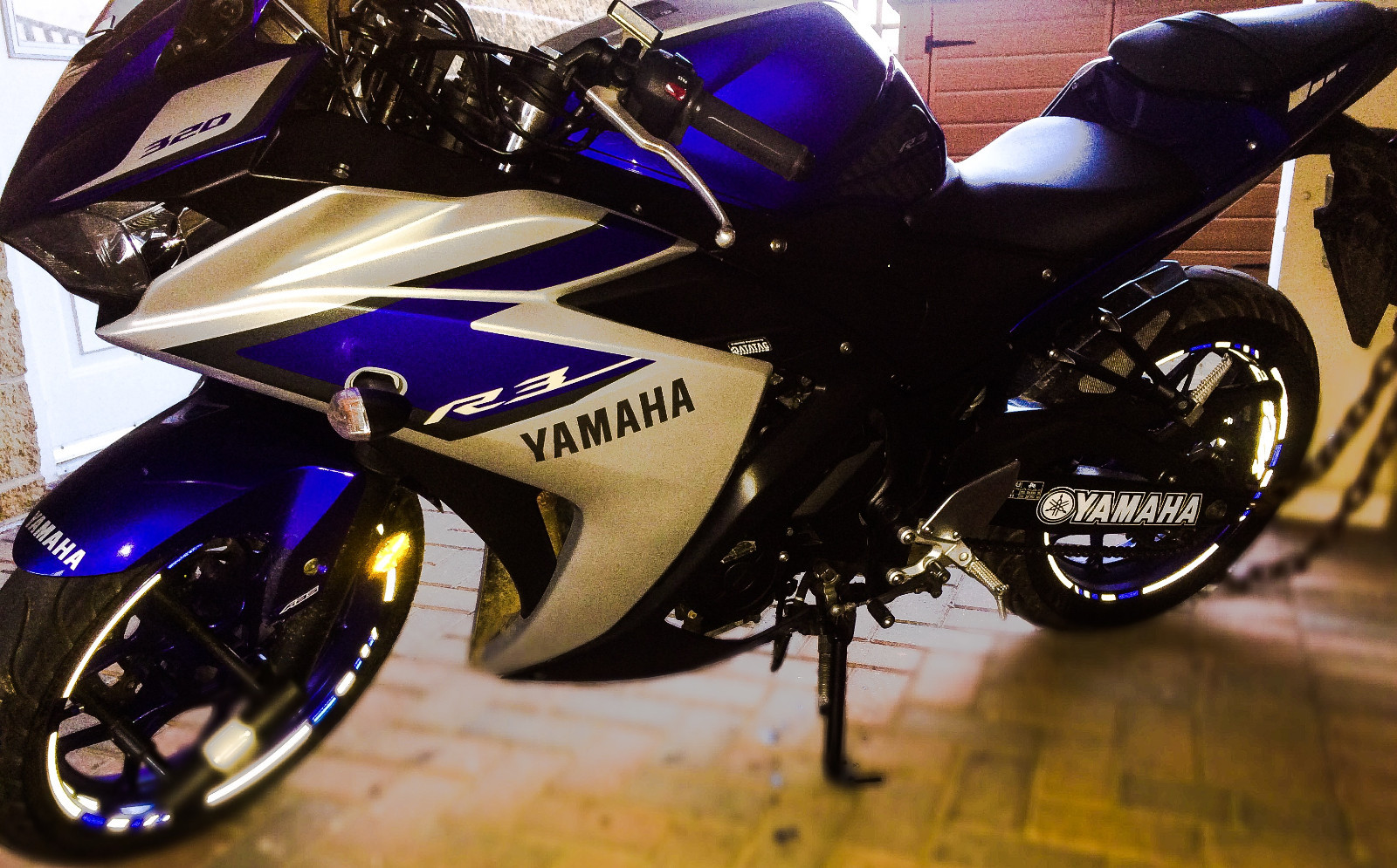 REFLECTIVE RIM STRIPES WHEEL DECALS TAPE STICKERS YAMAHA FZ1 FZ6 FZ-07 FZ-09 MT