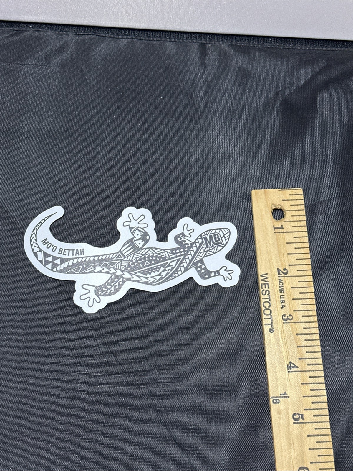 Mo’ Bettahs Hawaiian Food Sticker Black White Gecko Iguana Mo’o Bettah Aztec