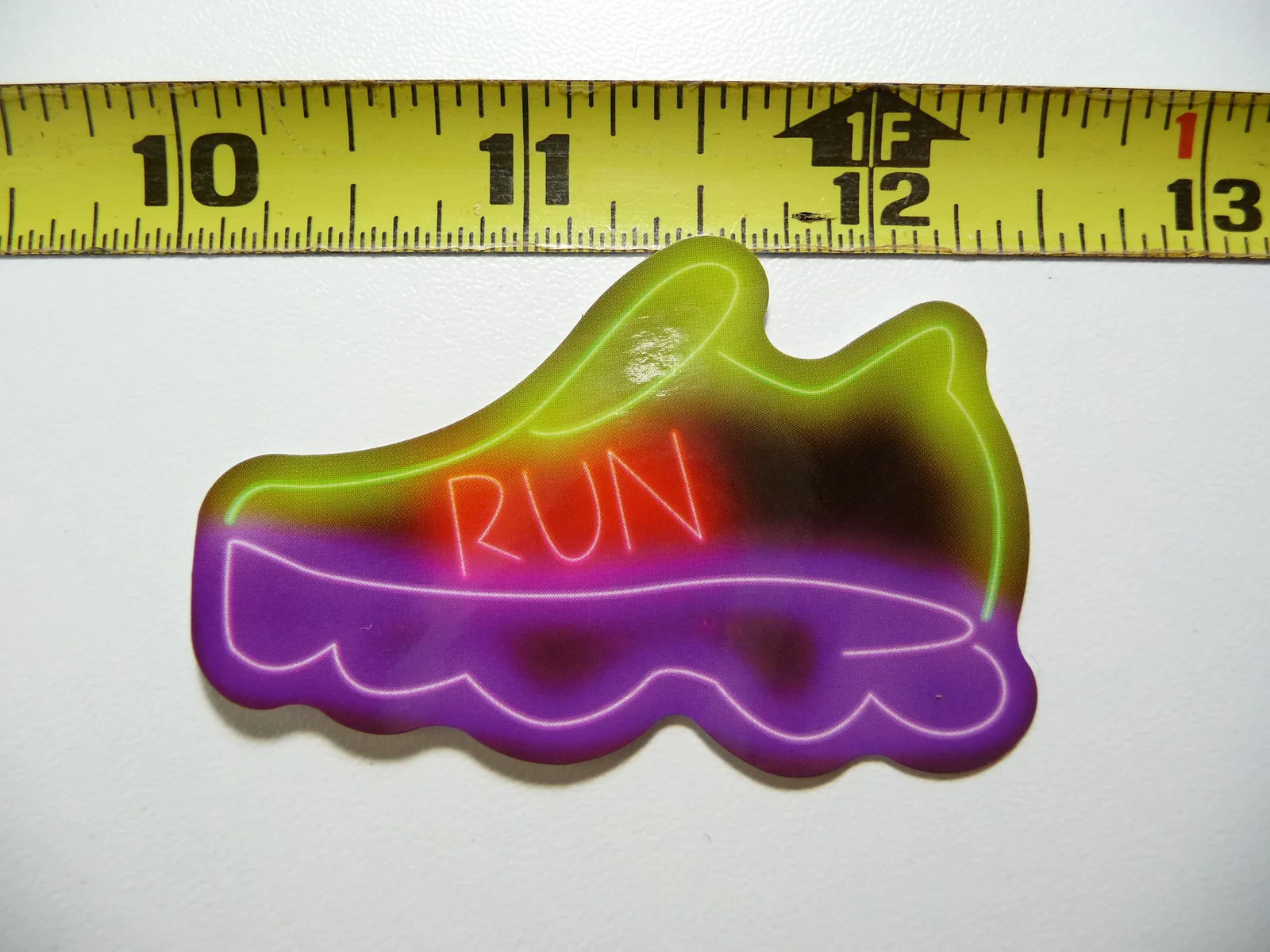 RUN RUNNING SHOES SMALL STICKER DECAL NEON STYLE FUNNY VINYL DECORATION