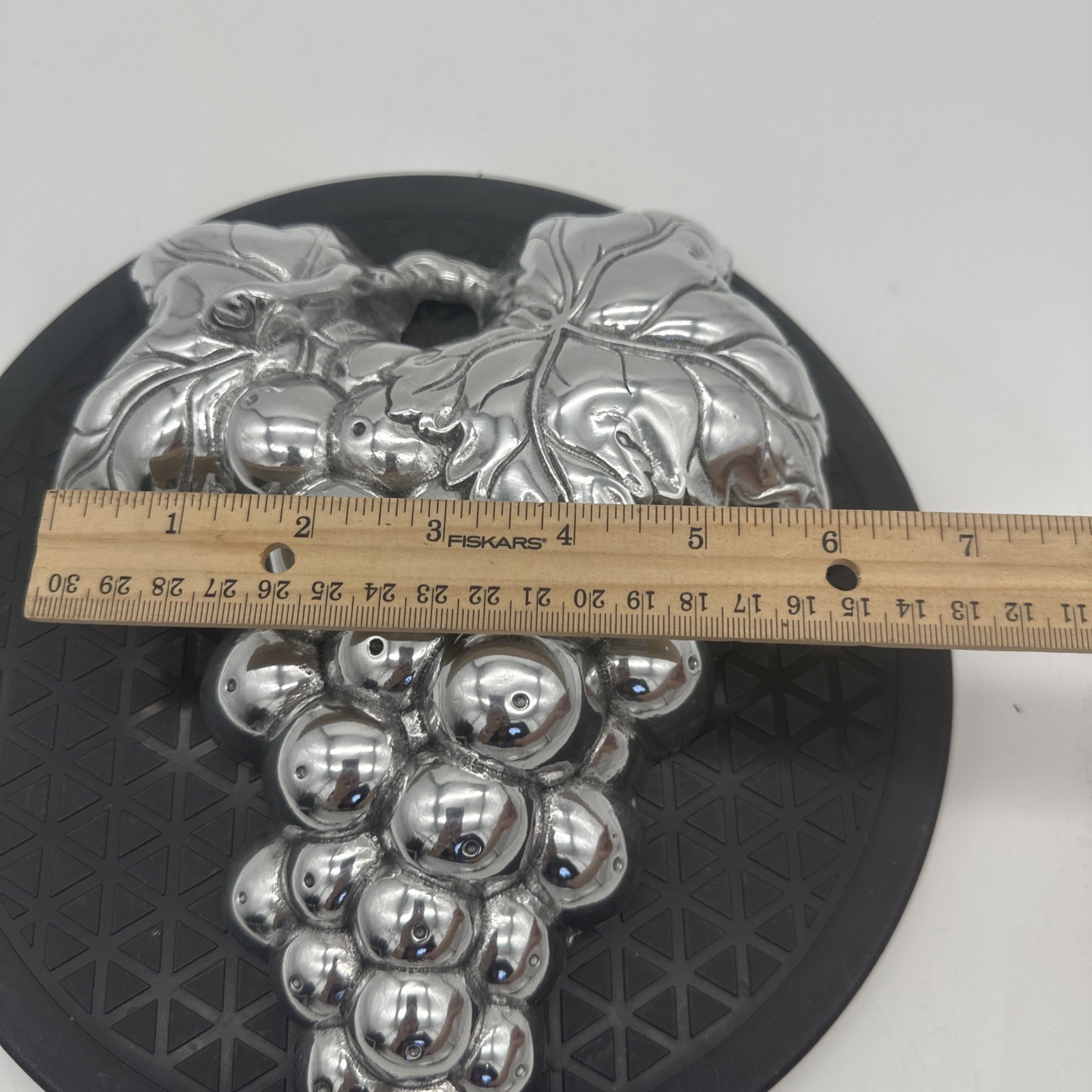 Bunch of Grapes Silver Cast Aluminum Wall Hanging Decor