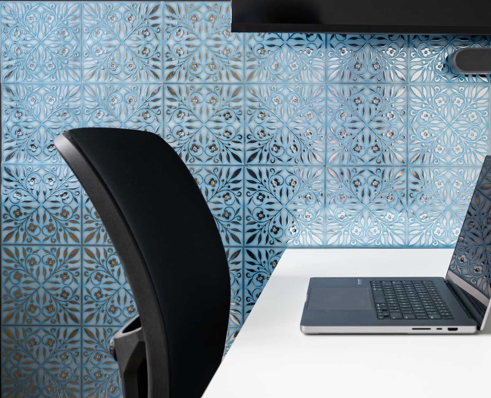 Main Street 24-Pack of 8 x 8" Wallpaper Tiles Peel and Sitck in Blue and Silv…