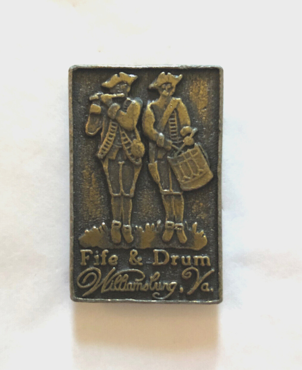 Fife & Drum Williamsburg, VA Colonial Red Coats Metal Magnet Vintage 1.5 x 1 in