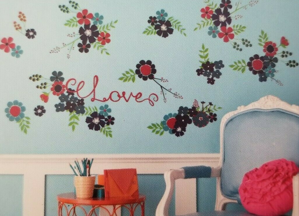 Xhilaration Floral – Love Wall Decals NIP