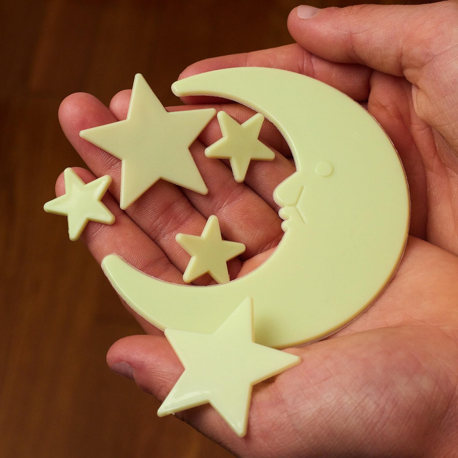 Green Sky Deluxe Glow Stars; in 8 inches x 5 x 4 inches, White