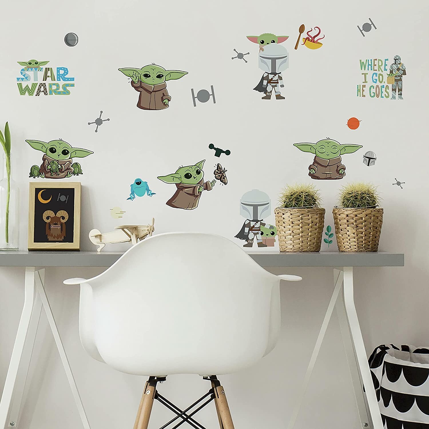 Roommates RMK4805SCS Baby Yoda Grogu Illustrated Peel and Stick Wall Decals