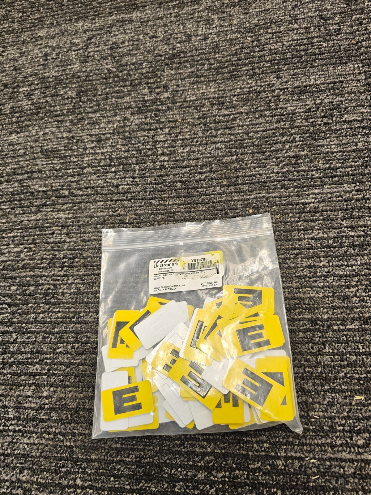 (QTY 100) ELECTROMARK Y619785 Black on Yellow Embossed 5/8 LETTER E