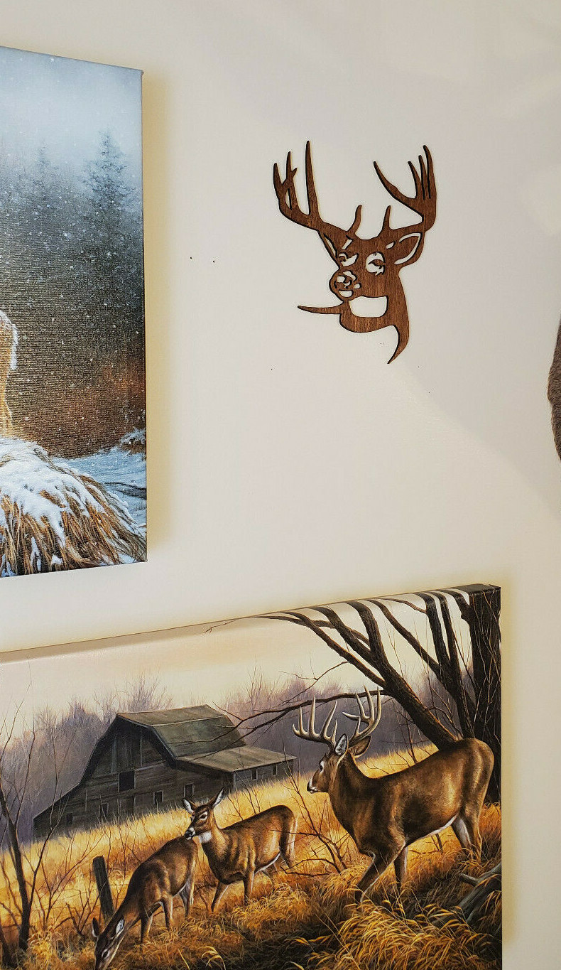 Beautiful Custom made Whitetail Buck accent for your picture arrangements.