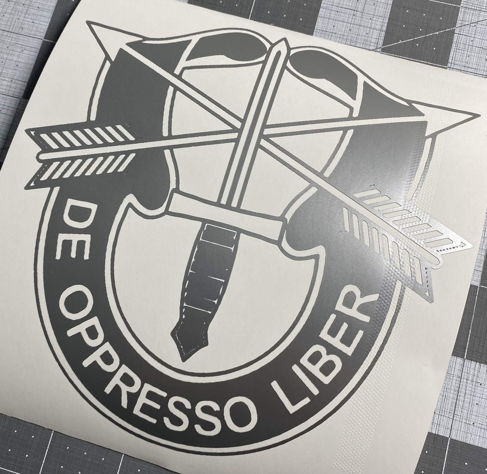 Vinyl Decal – U.S. Army Special Forces Crest, Various Sizes & Colors