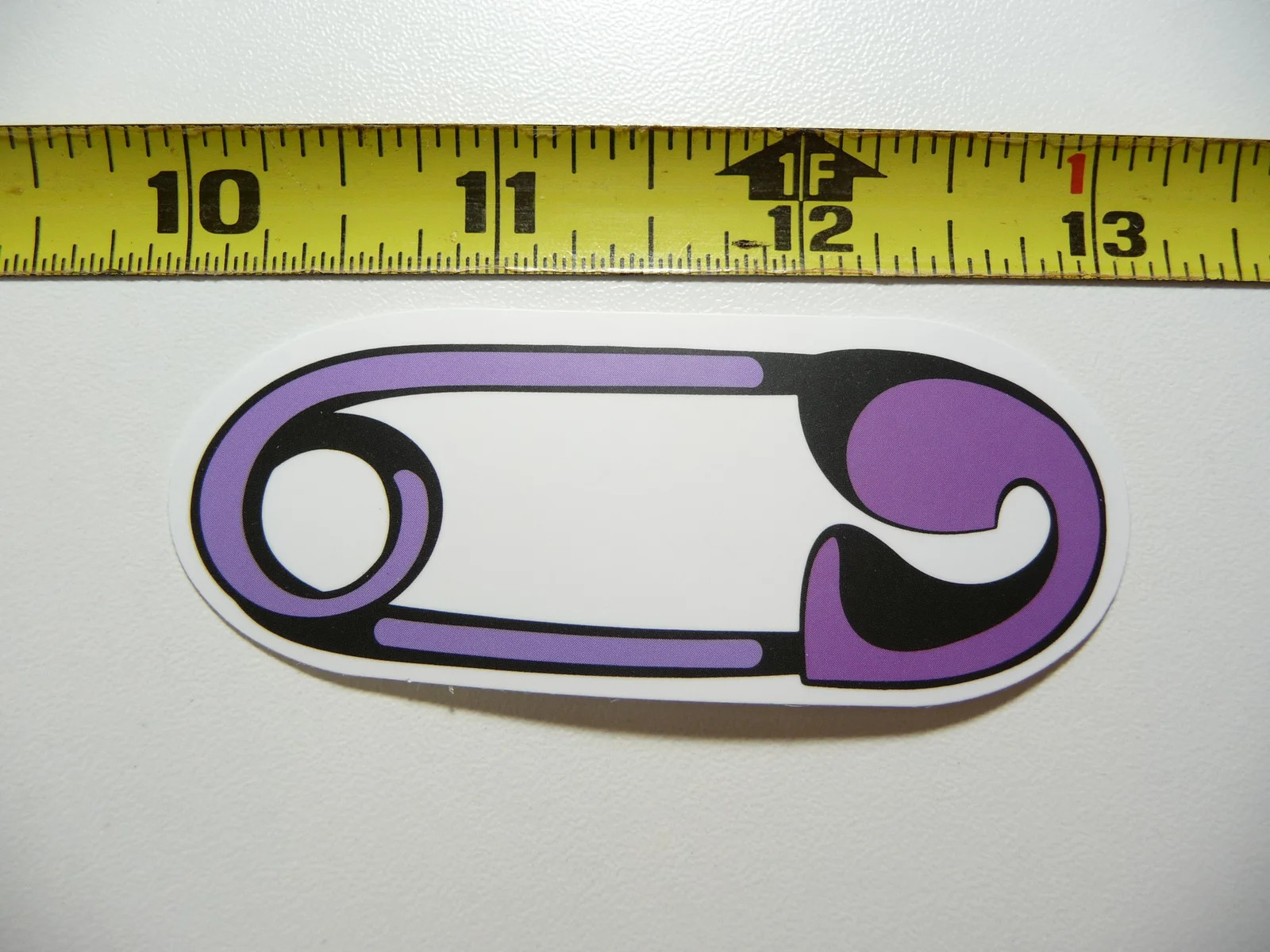SAFETY PIN SMALL STICKER DECAL SEWING SEW CLOTHING SEAMSTRESS FUNNY