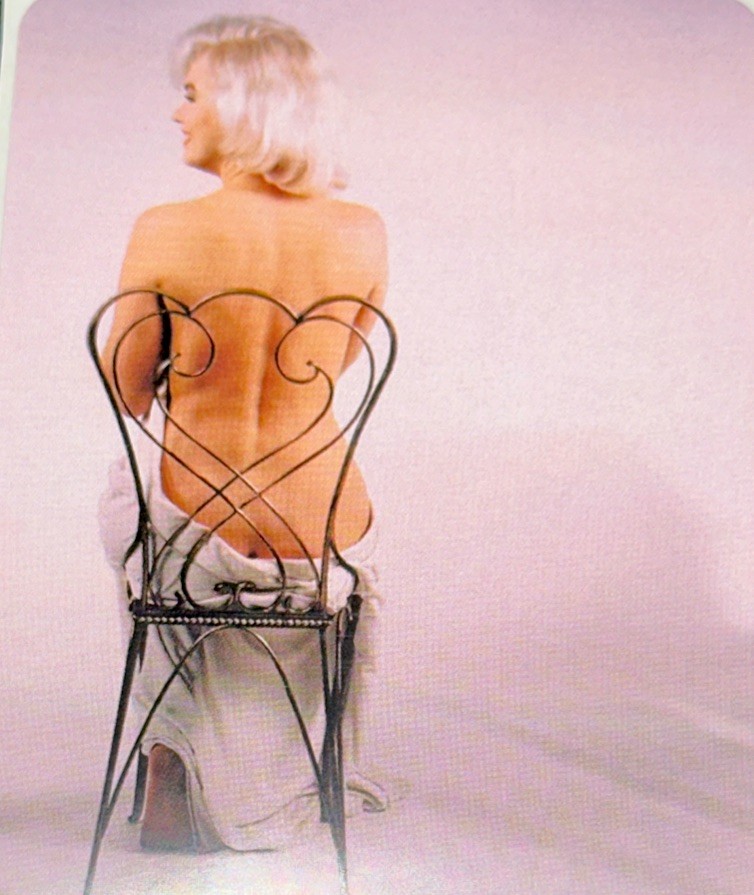 MARILYN MONROE STICKER✨💋✨❤️‍🔥✨👠✨3 3/8” x 2 5/8”✨VINTAGE✨POSING✨SEXY✨🔥✨💫