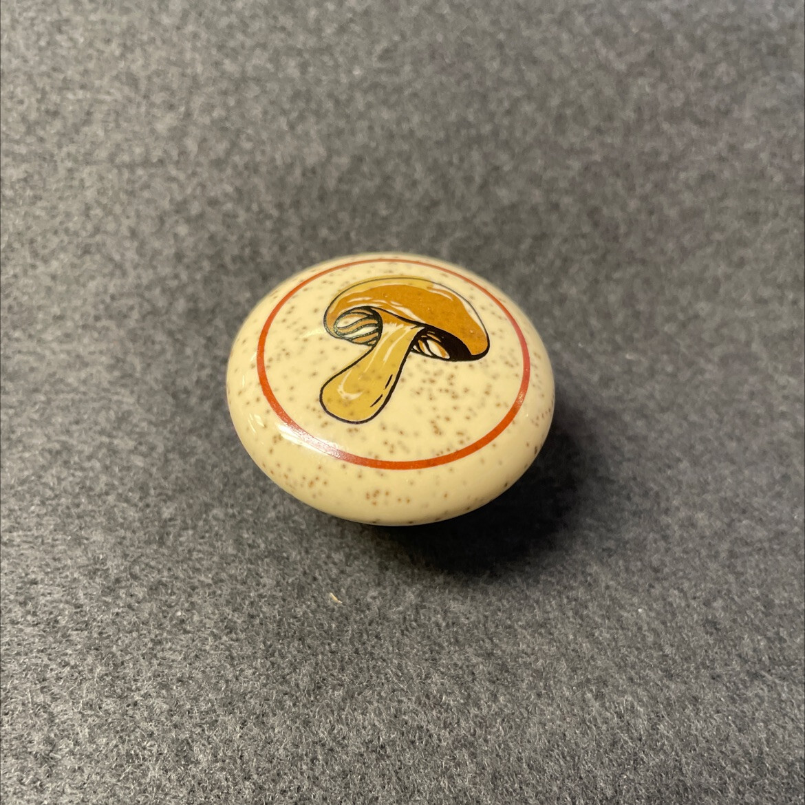 (12 Pack) 1-1/2" Ceramic Knob with Mushroom Decal