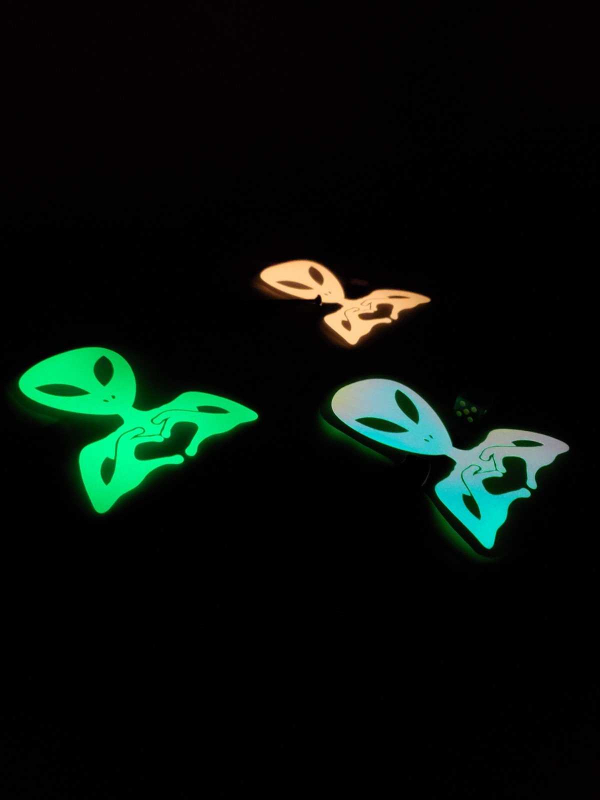 Glow In The Dark Vinyl Decals Heart Symbol Alien Medium Size Lit Studios New