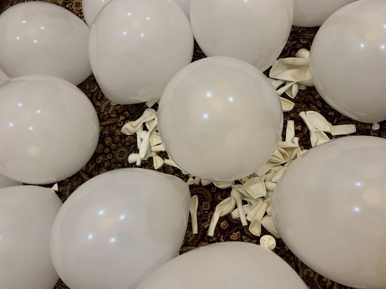 130PCS White Balloons Different Sizes 18" 12" 10" 5" Balloon Garland Arch Kit Pe