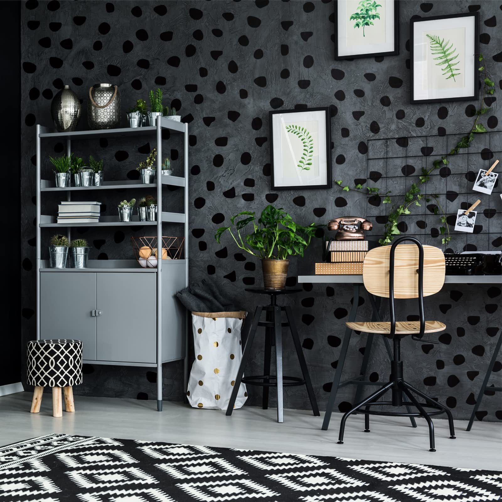 500 Pieces Irregular Polka Dot Wallpaper Decor Classroom Decoration (Black)
