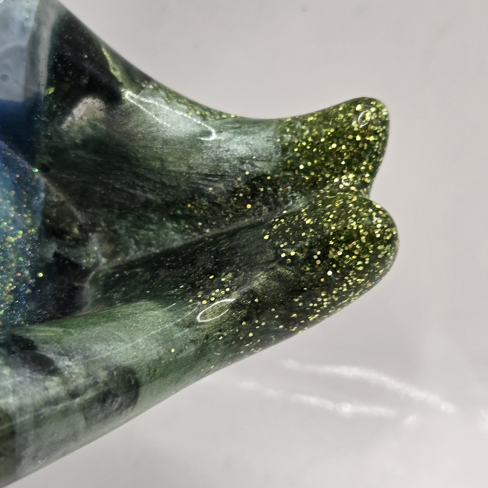 Home Decor Set of 2 Resin Graffiti Thinker Statues Accent Abstract Glitter 5"H