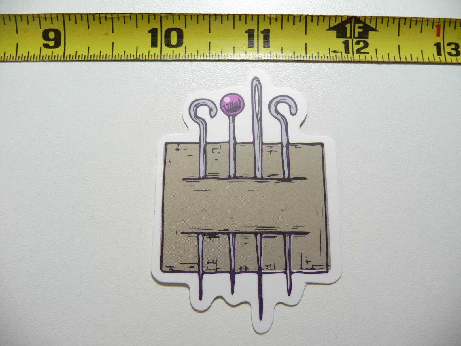 SET OF NEEDLES HOLDER SMALL STICKER DECAL SEWING SEW CLOTHING SEAMSTRESS