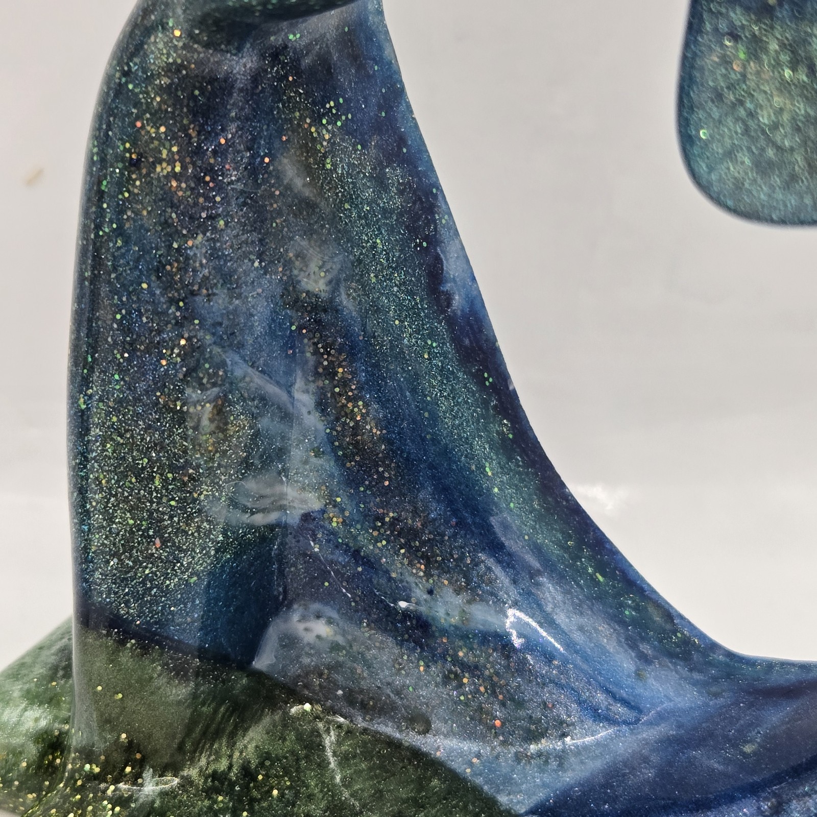 Home Decor Set of 2 Resin Graffiti Thinker Statues Accent Abstract Glitter 5"H