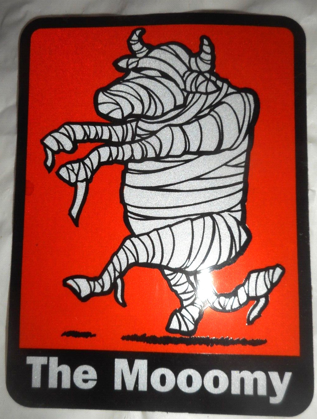 Avery Fasign Peel and Stick Decals The Mooomy Monster Red Silver-White 4×3