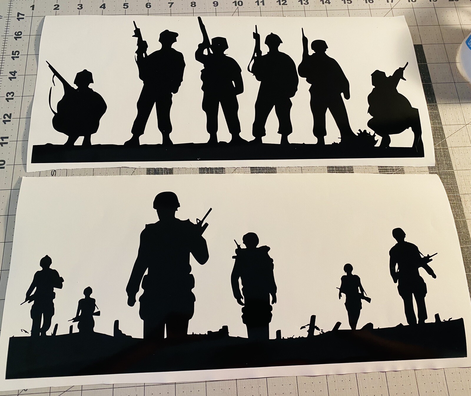 Vinyl Decal for Window – Soldiers on Battlefield Silhouettes (Military)