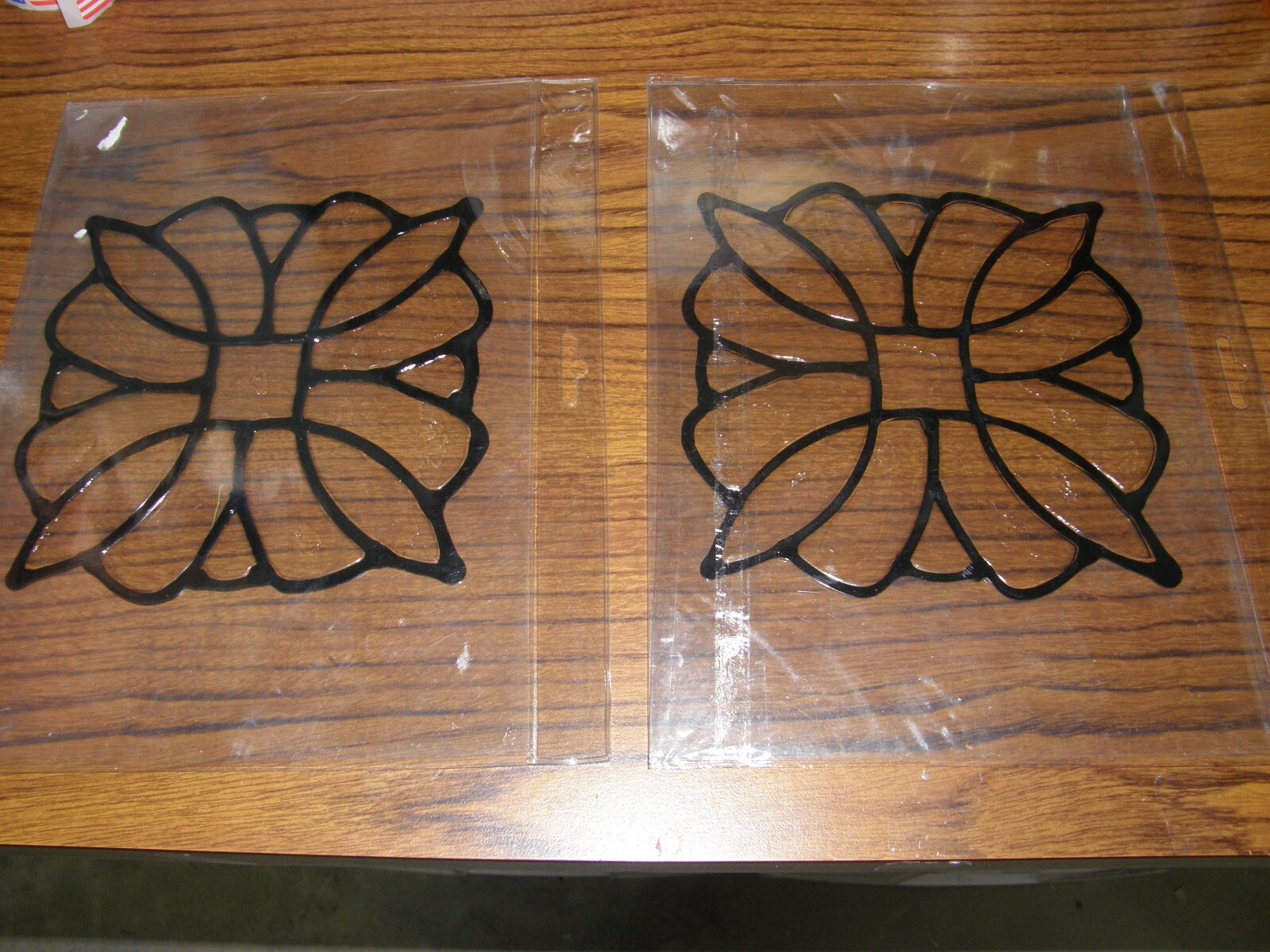 9259) 2:Brewster Home Fashions Essex Clear/Black Stained-Glass Appliqués 6×6"