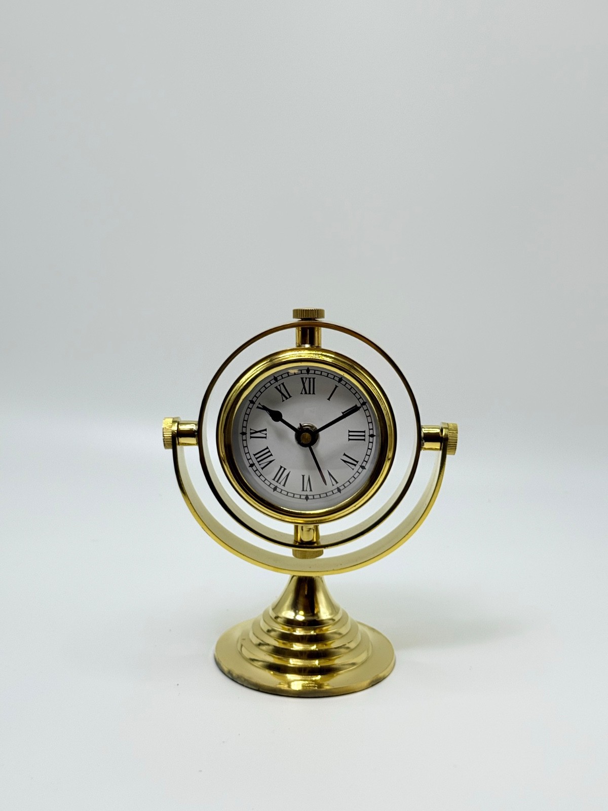 Alpenor – Vintage Brass Rotating Desk Clock – Elegant Roman Numeral Timepiece ⭐️