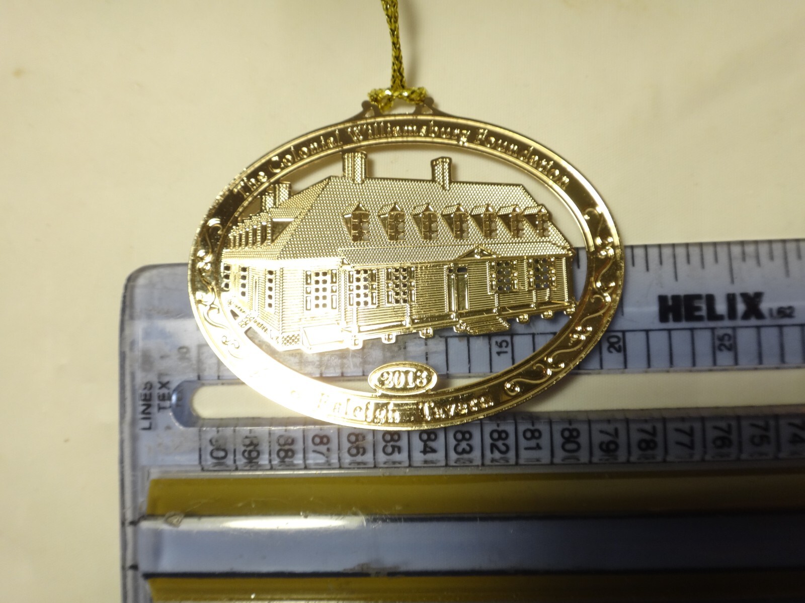 2018 Colonial Williamsburg Raleigh Tavern Oval Gold Finish Christmas Ornament