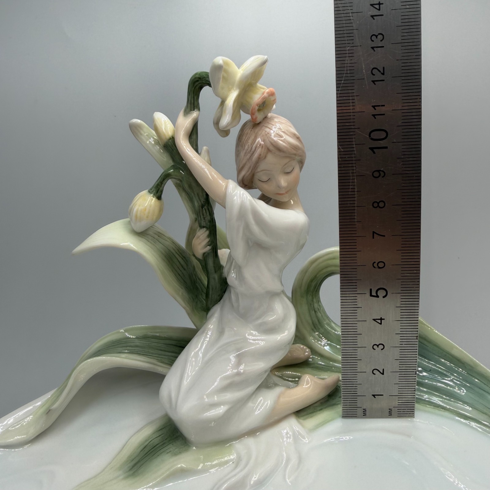 Elegant Porcelain Girl Daffodil Vanity Jewelry Trinket Tray Figurine Dish