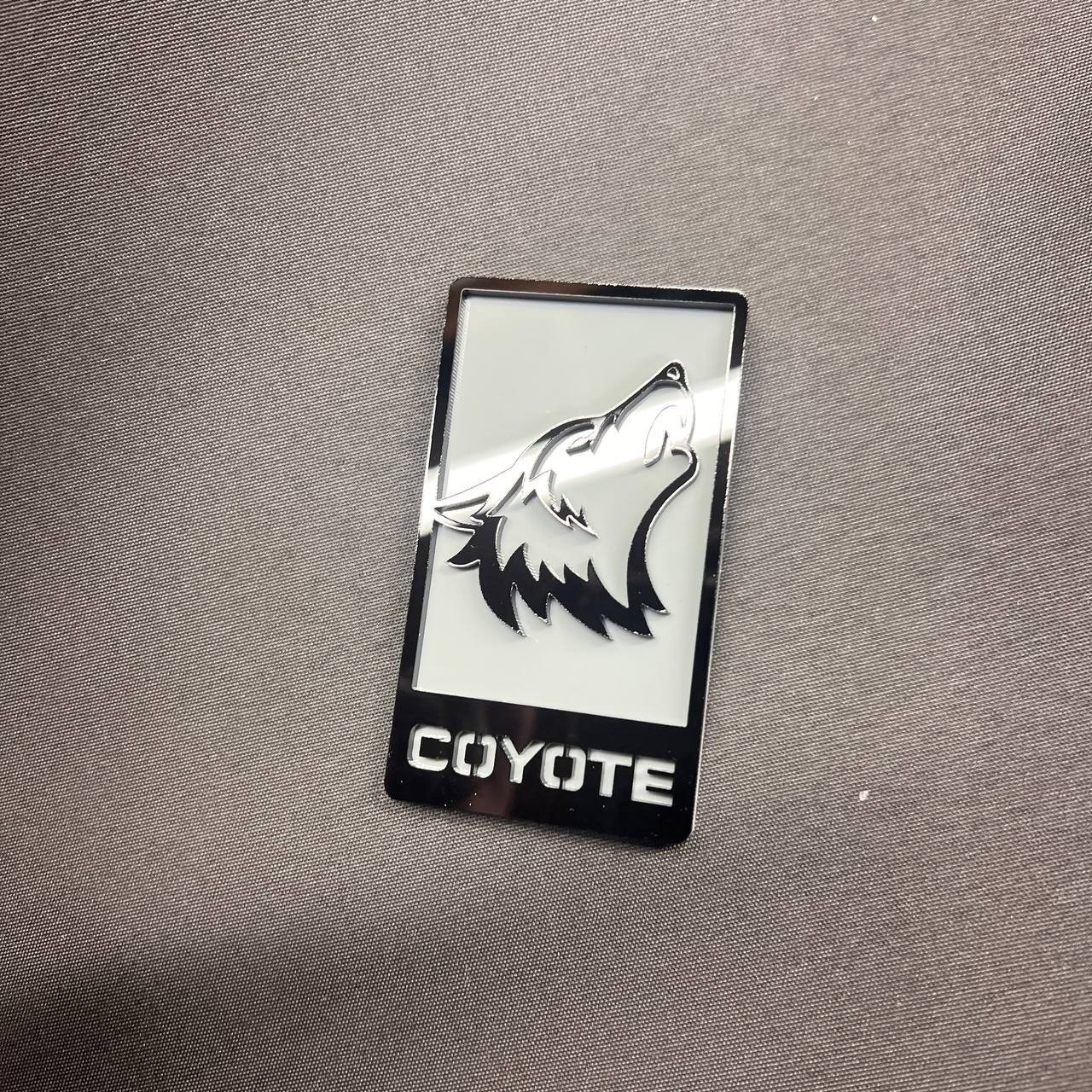 Coyote WHITE – BLACK Car Badge Emblem Grill – Trunk Aggressive Racing Tailgate