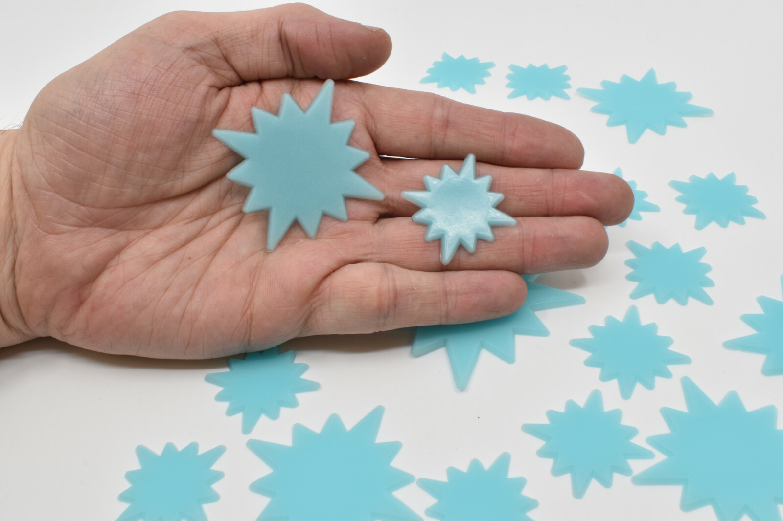 25 Piece Glow in The Dark Aqua Star Bursts Wall Decor