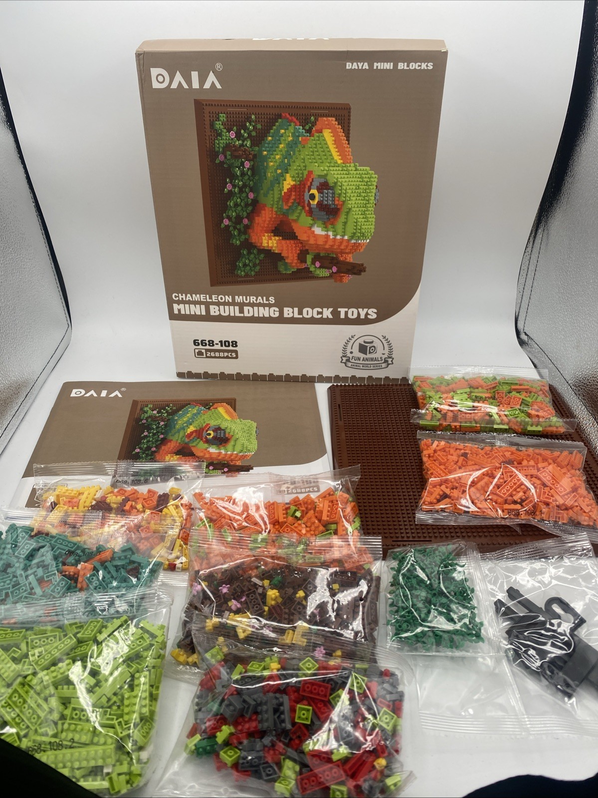 Days Wall Art Chameleon Building Set Mini Building Blocks 668-108 Open Box