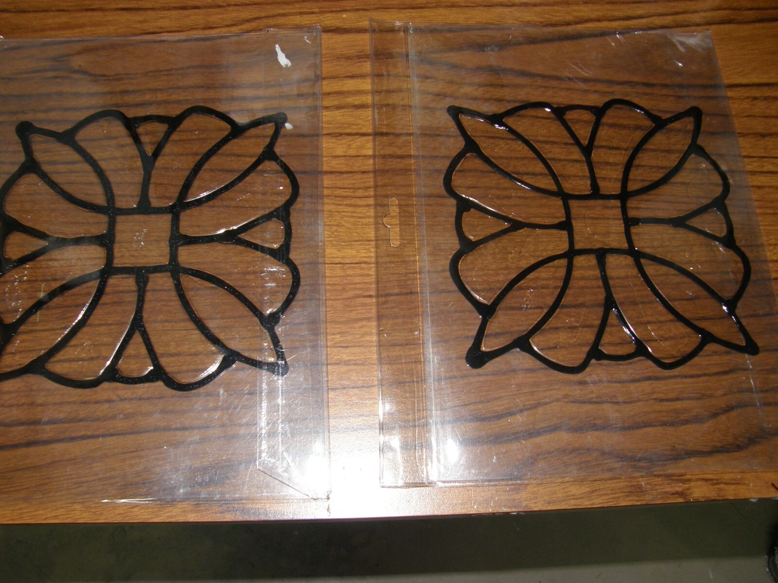 9259) 2:Brewster Home Fashions Essex Clear/Black Stained-Glass Appliqués 6×6"