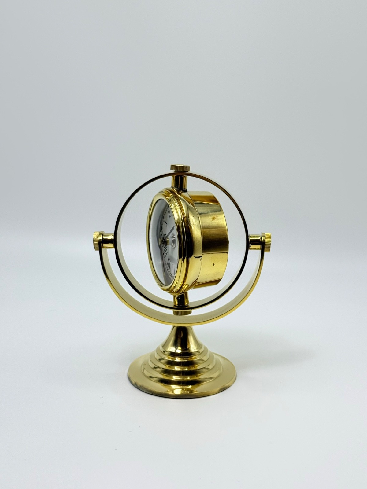 Alpenor – Vintage Brass Rotating Desk Clock – Elegant Roman Numeral Timepiece ⭐️