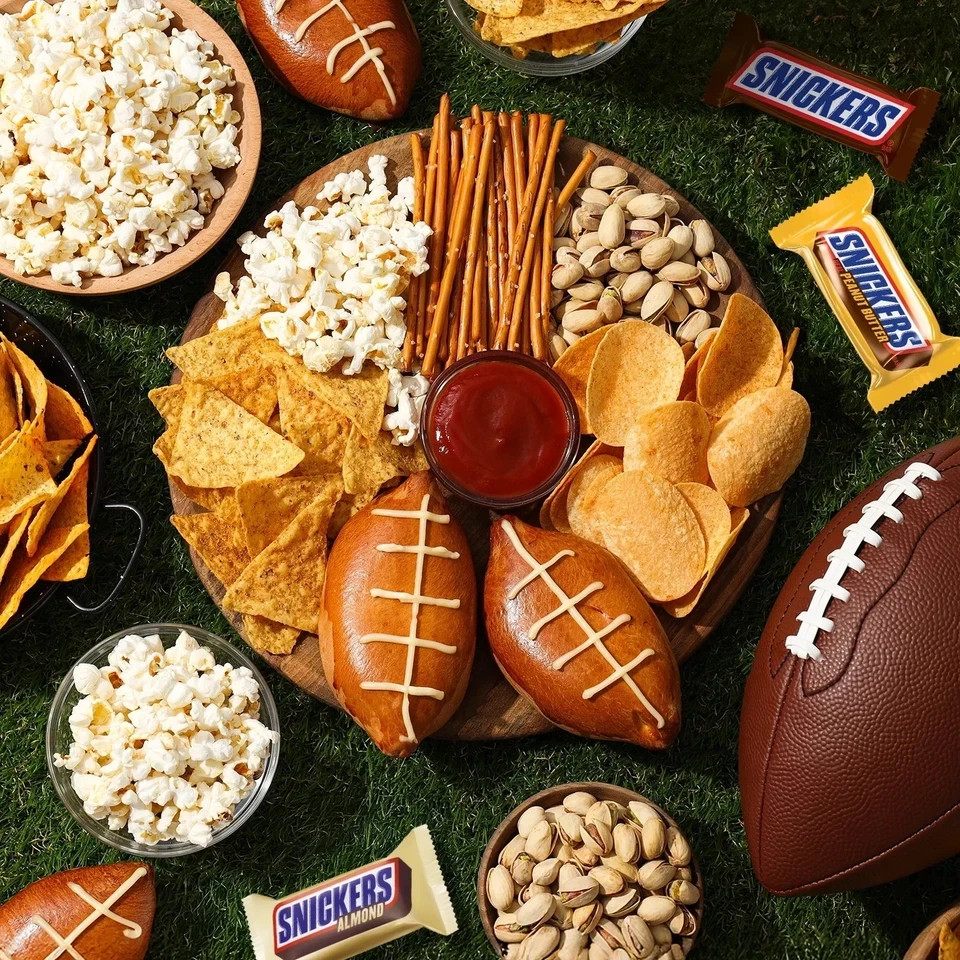 Fun Size Football Chocolate Bars Variety Pack, Party Size – 24.02 Oz Candy Bag