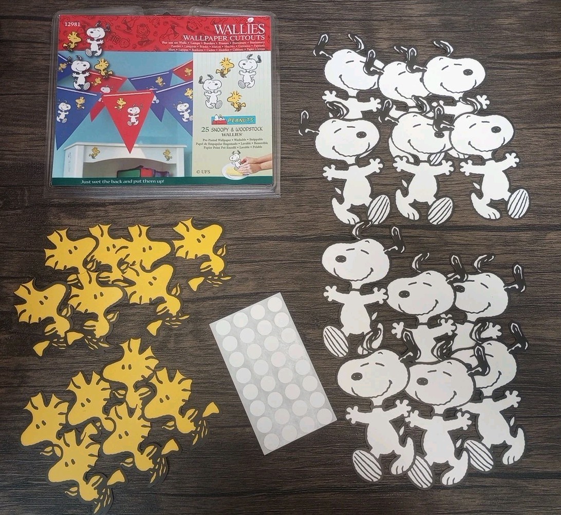 Wallies Peanuts Snoopy & Woodstock 25 Piece Cutouts Decals Prepasted Wallpaper