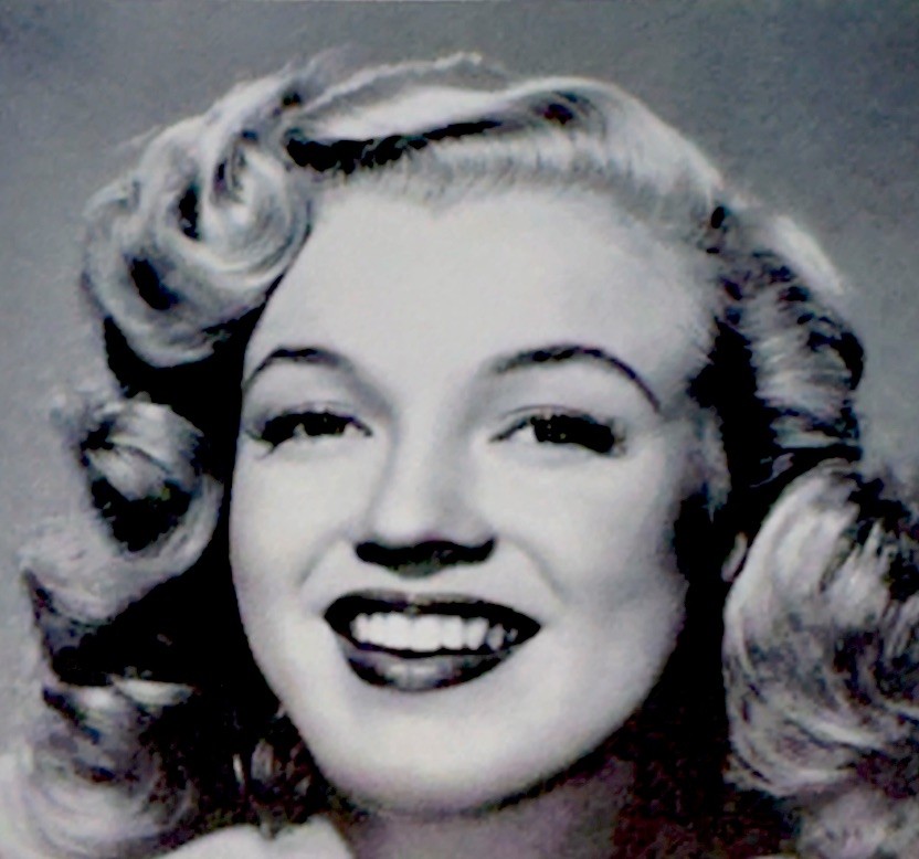 MARILYN MONROE STICKER✨💋❤️👗❤️💋✨2 3/4” X 2”✨SEXY & BEAUTIFUL✨AWESOME✨❤️‍🔥💫