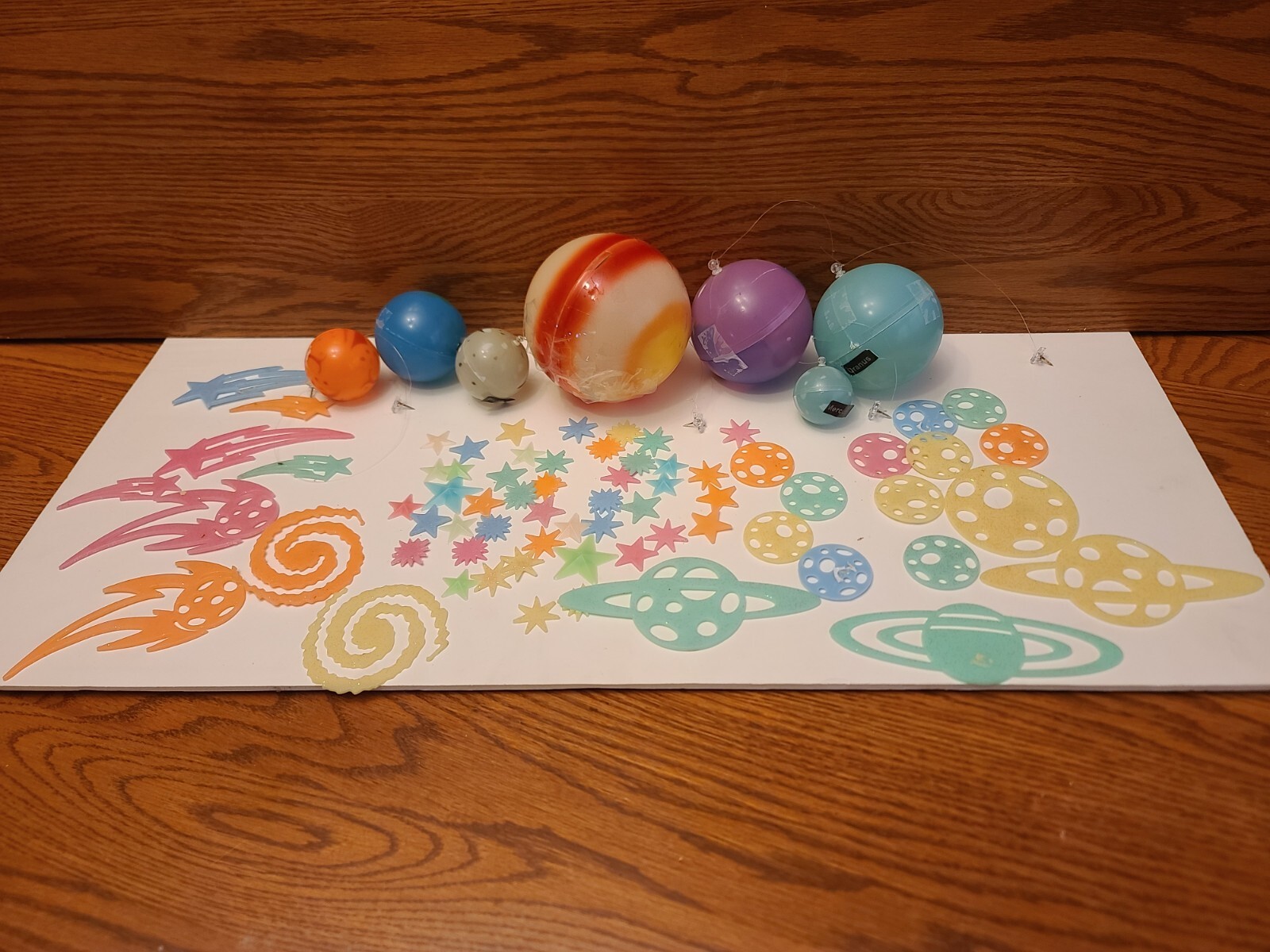 Glow in the Dark Stars and Planets 68 Pieces – 7 3D Planets