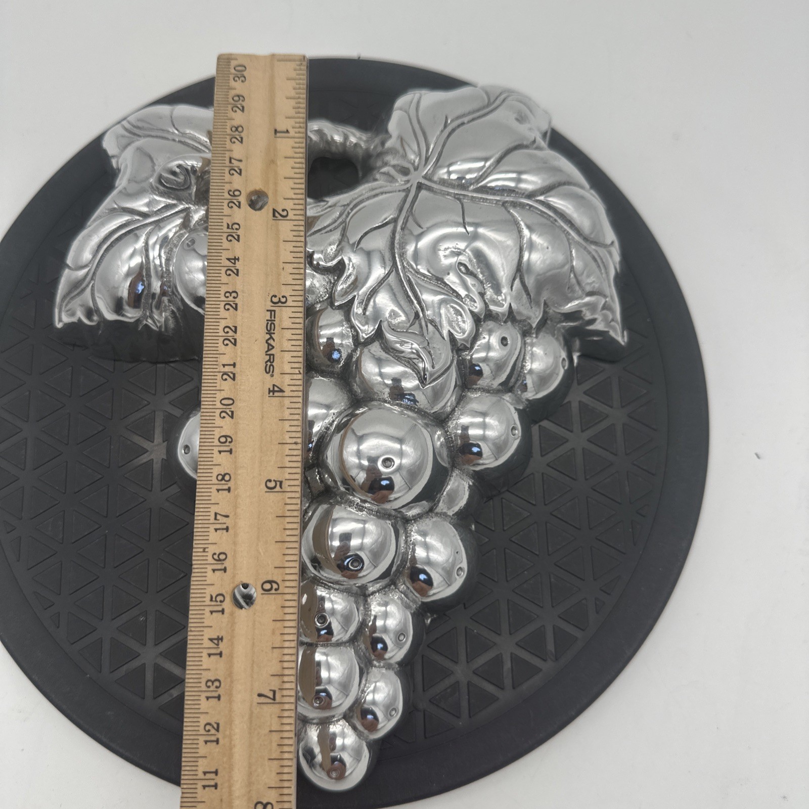 Bunch of Grapes Silver Cast Aluminum Wall Hanging Decor