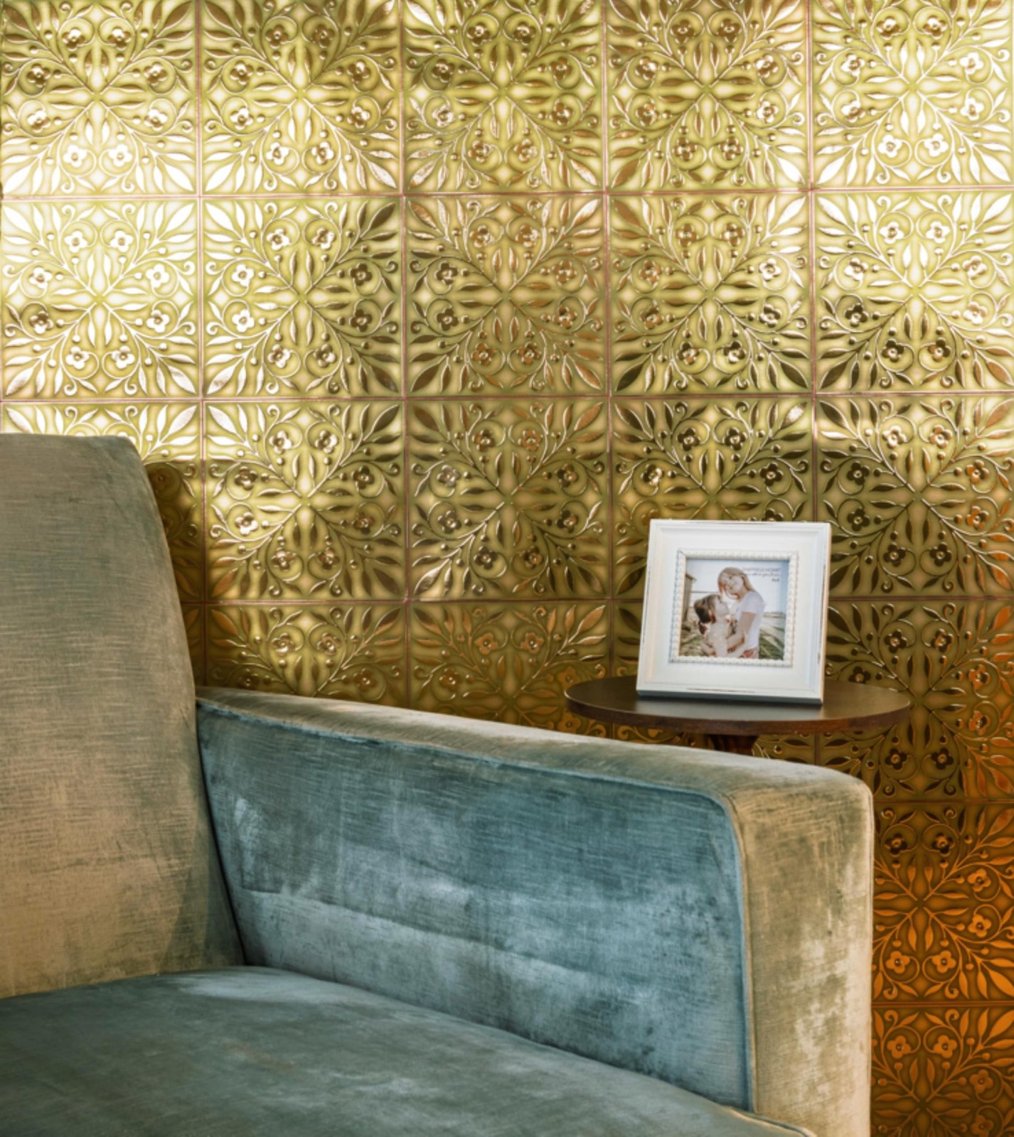 Main Street 24-Pack of 8 x 8" Wallpaper Tiles Peel and Sitck in Gold and Gree…