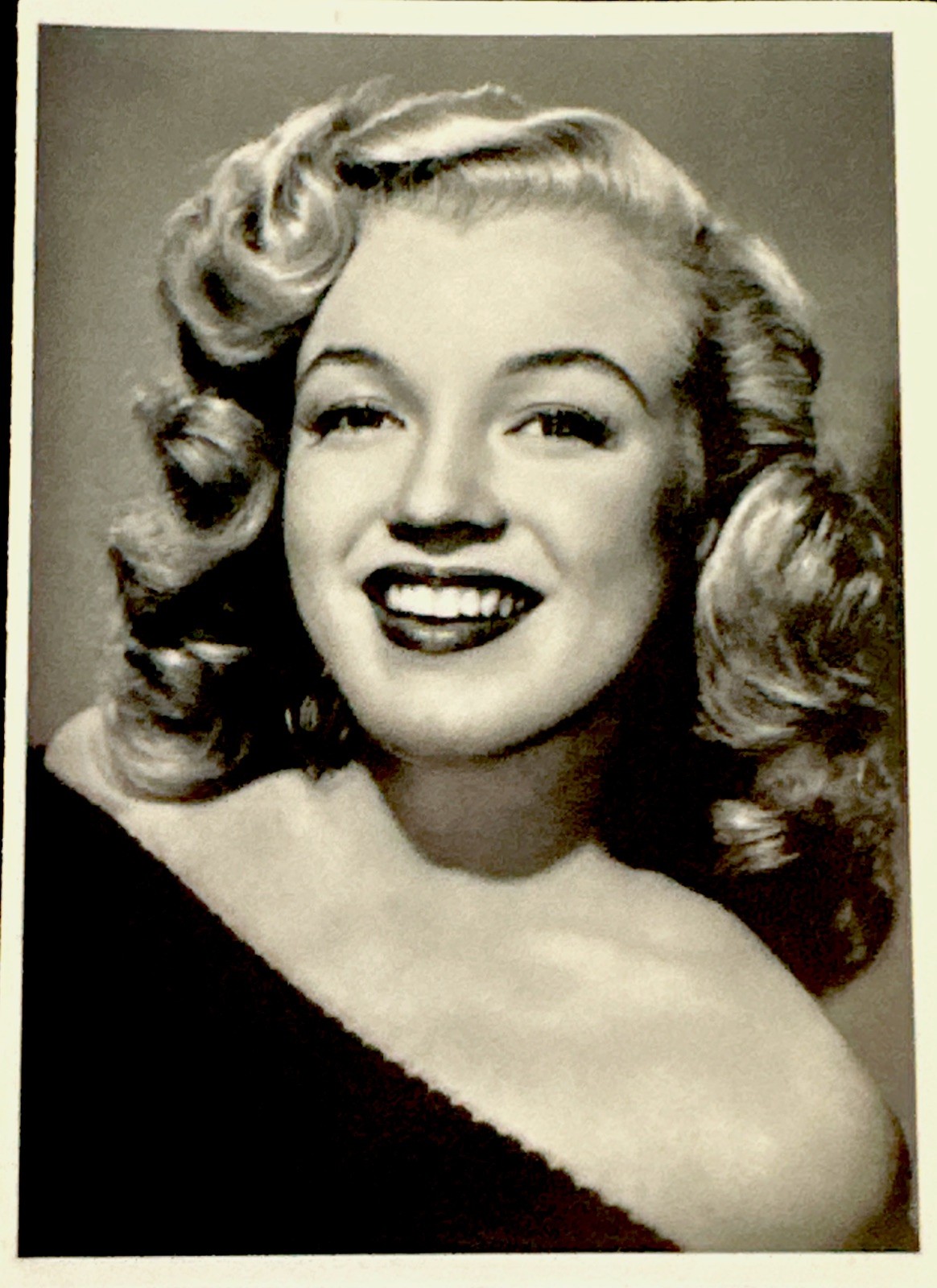 MARILYN MONROE STICKER✨💋❤️👗❤️💋✨2 3/4” X 2”✨SEXY & BEAUTIFUL✨AWESOME✨❤️‍🔥💫