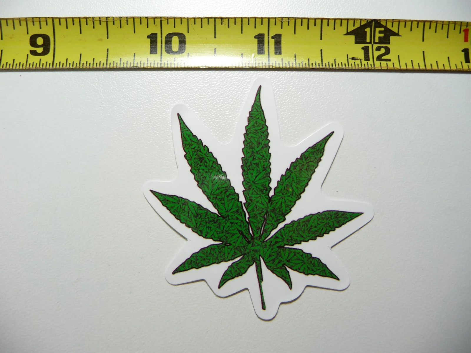 MARIJUANA SINGLE LEAF SMALL STICKER DECAL 420 FAN REEFER FUNNY