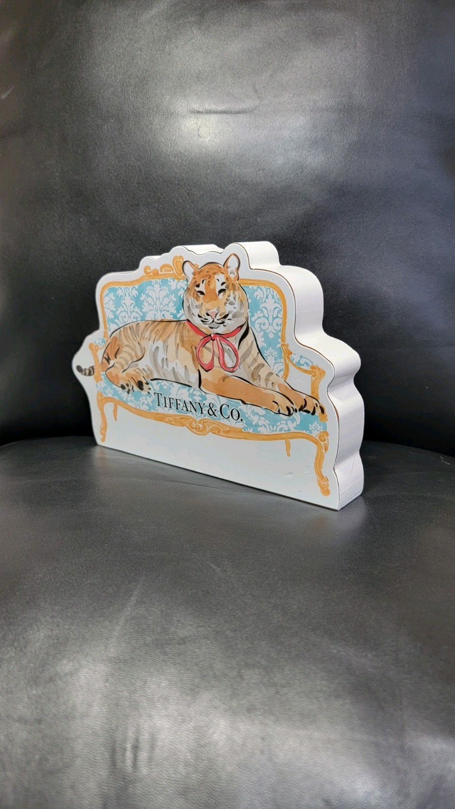 Tiffany & Co Wooden Sign Home Decor Meditating Tiger with Pink Bow 8" x 5" X 1"